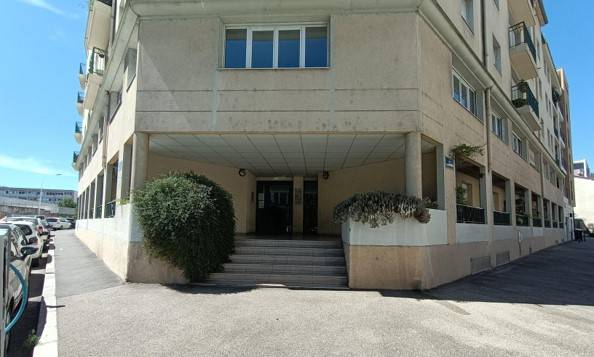 Pose de portillon coulissant à Lyon et dans le Rhône, pour un encombrement minimal