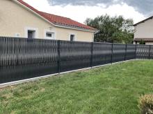 Notre zone d'activité pour ce service Panneau rigide extérieur en acier galvanisé avec options de soubassement pour clôtures sécurisées et durables -