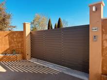 Notre zone d'activité pour ce service Vente portail coulissant manuel pas cher en acier ou aluminium, disponible dans différents coloris avec pose incluse -