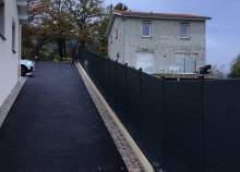 Notre zone d'activité pour ce service Opter pour une clôture ajourée en PVC ou alu gris anthracite pour sécuriser et embellir votre extérieur -
